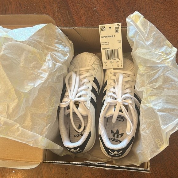 Toddlers Adidas Superstar Athletic Shoe, Black and White, Size 11K - Picture 8 of 9